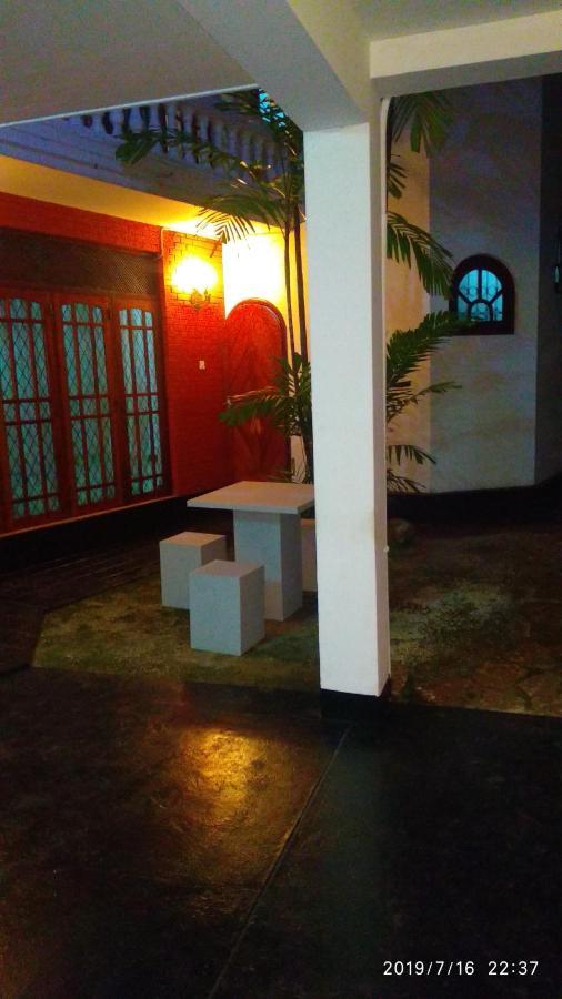 Ceylon Travel And Stay Lodge Battaramulla Eksteriør billede