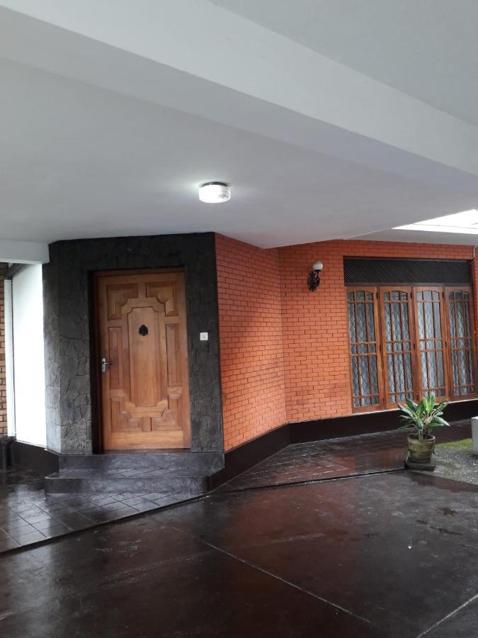 Ceylon Travel And Stay Lodge Battaramulla Eksteriør billede