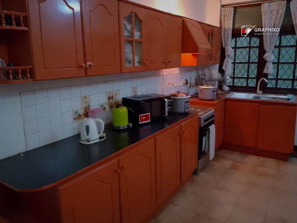 Ceylon Travel And Stay Lodge Battaramulla Eksteriør billede